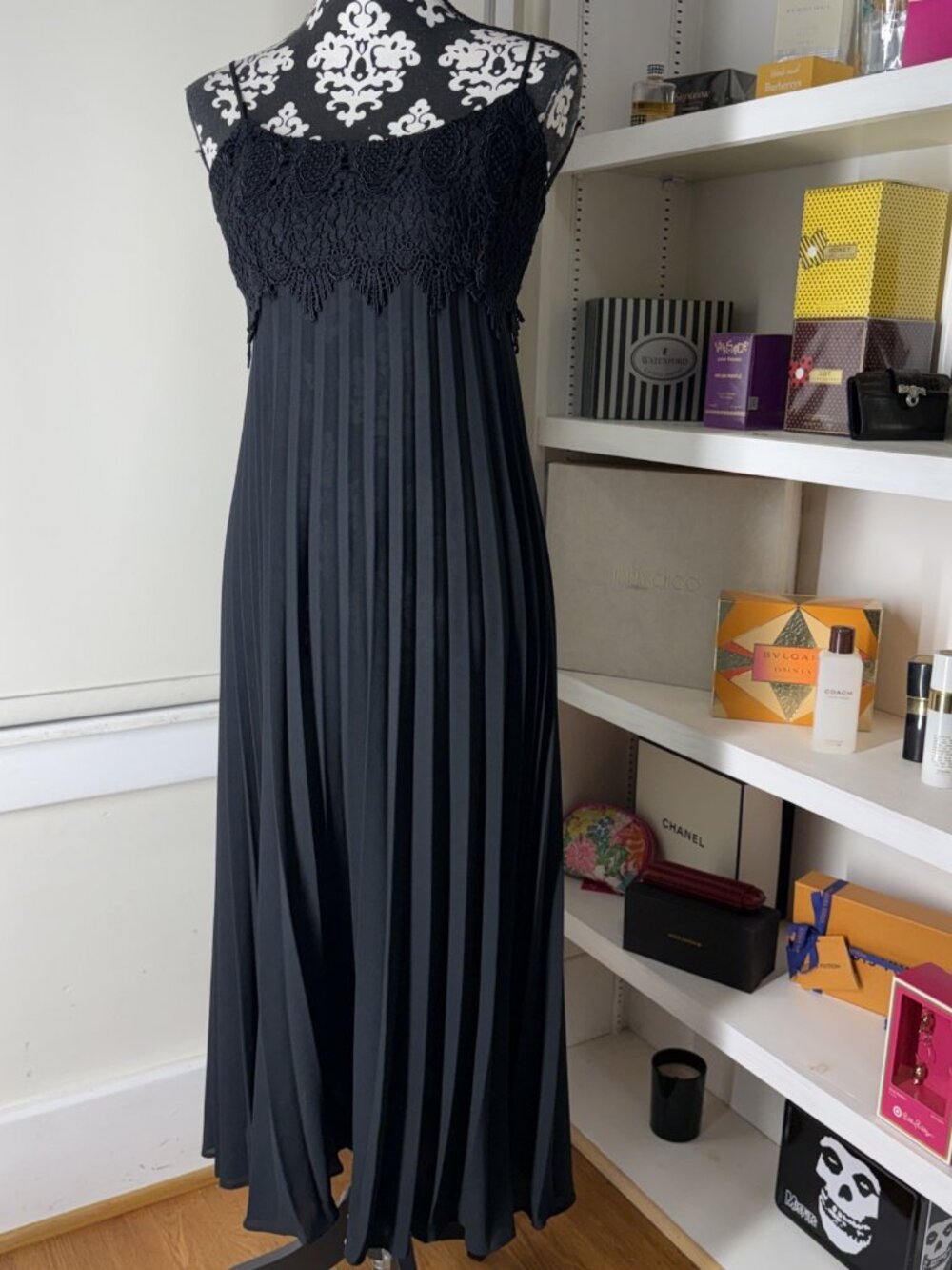 Flora Women's Black Accordion Pleated Chemise Nightgown Lace Trim Small Classy